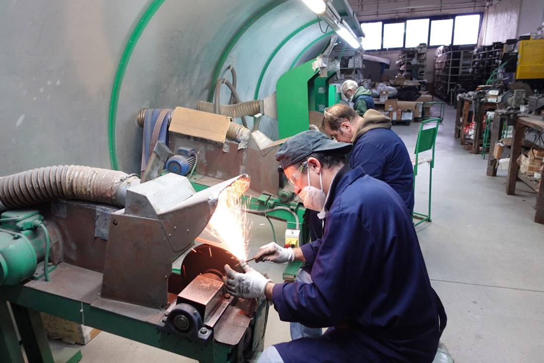 l'azienda VF knives produttrice di coltelleria artigianale