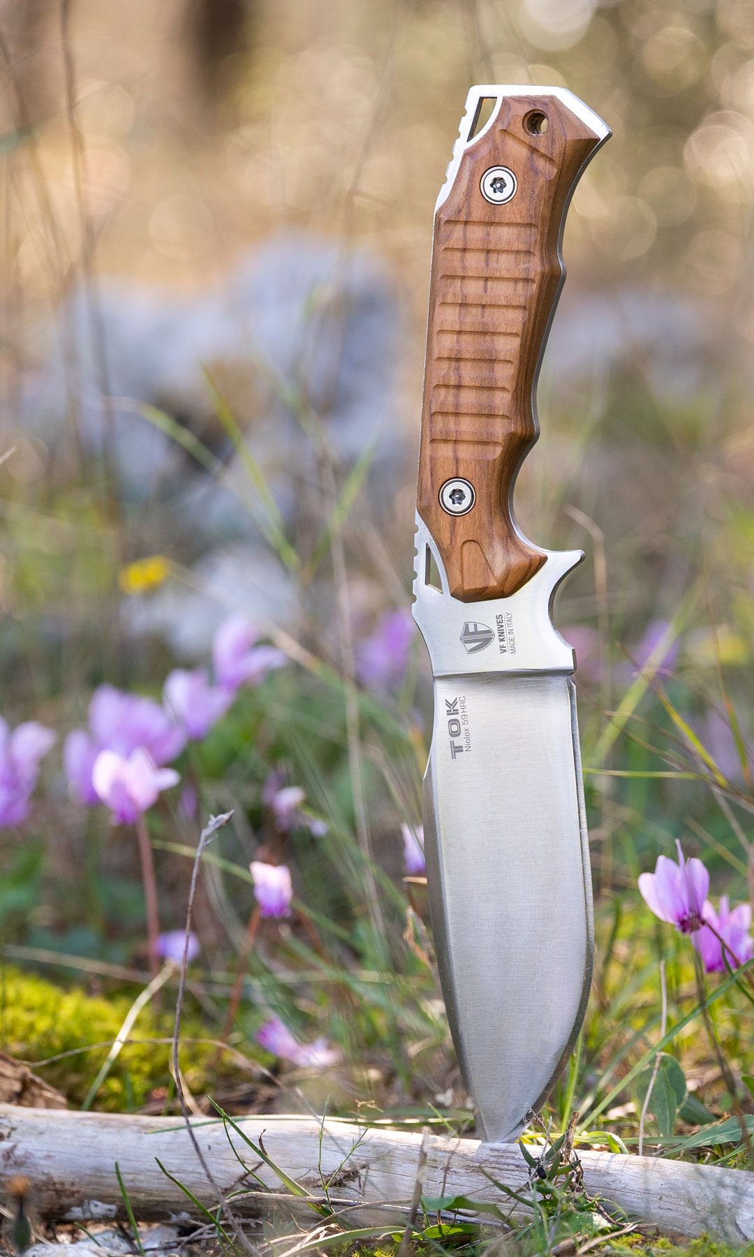 l'ergonomia del manico del coltello outdoor bushcraft tok